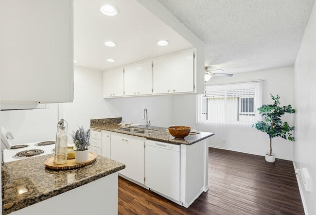 Building Photo - Sandpiper Apartments