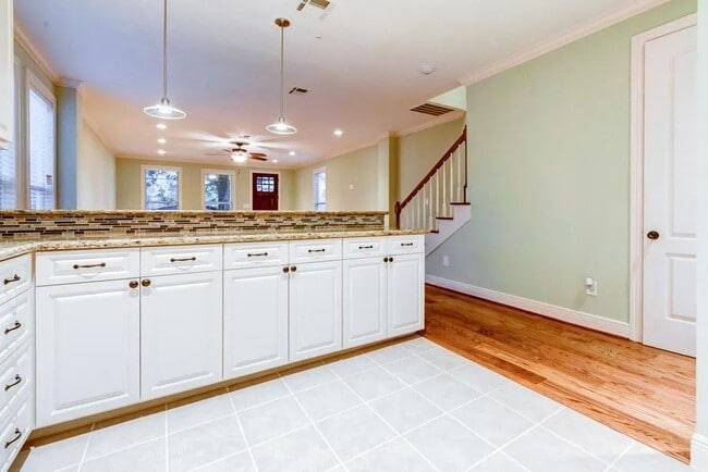 Building Photo - 1420 E 31st St