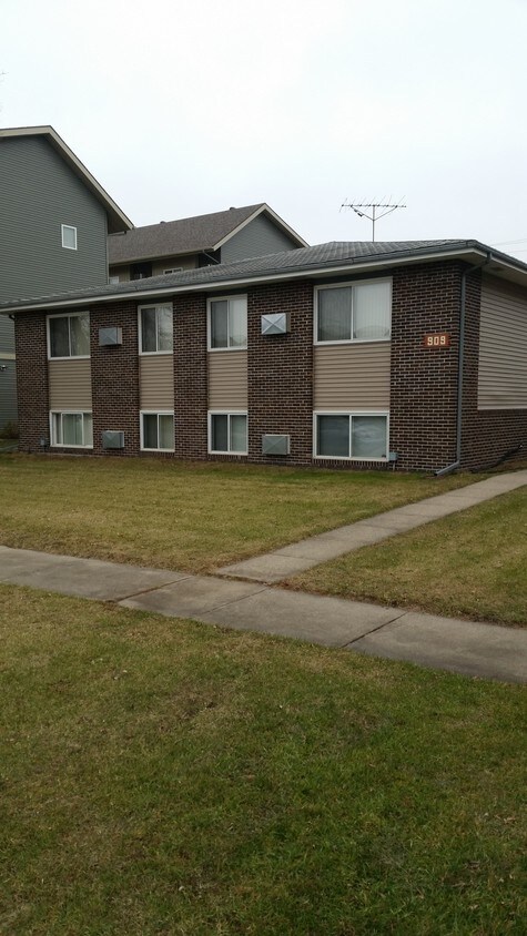 Primary Photo - 909 16th St N