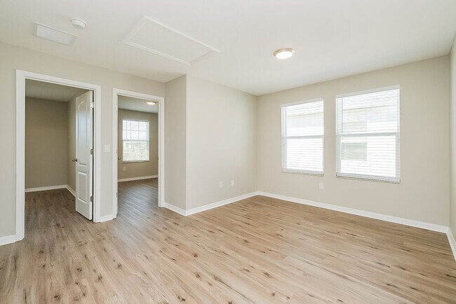 Foto del edificio - 6139 Trent Creek Dr