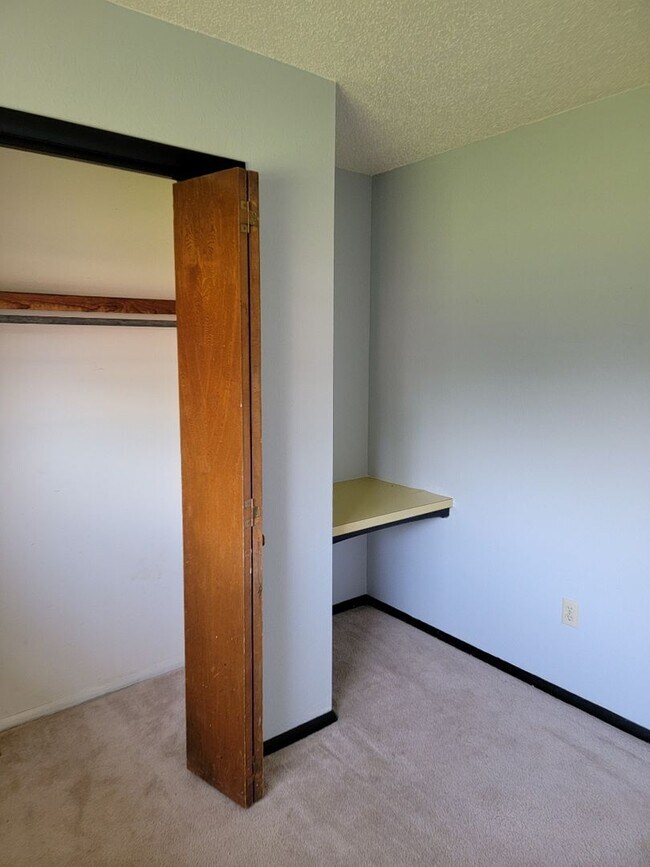 Foto del edificio - 6948 SW Forest Ave