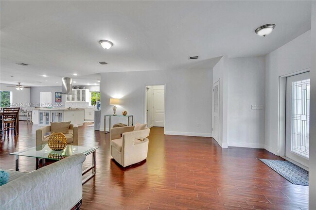 Foto del edificio - 2420 SW 15th St