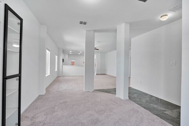 Foto del edificio - 9311 Avondale Pk