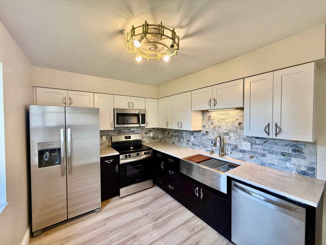 Foto principal - 2050 Oleander Blvd