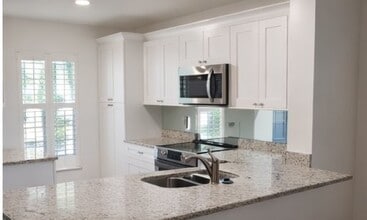 Building Photo - 1135 Dover Ct