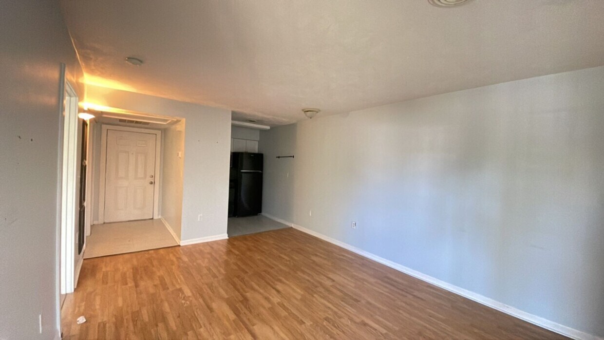 Building Photo - 4717 Cobblestone Dr