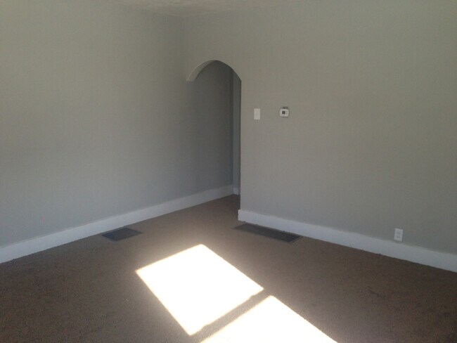 Foto del edificio - Newly REMODELED!!!! Spacious 3bd/1bth single family house, quiet neighborhood!