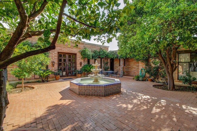 Building Photo - 5350 E Camino Francisco Soza