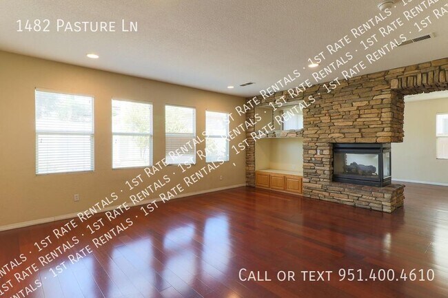 Building Photo - Extra large and awesome layout!