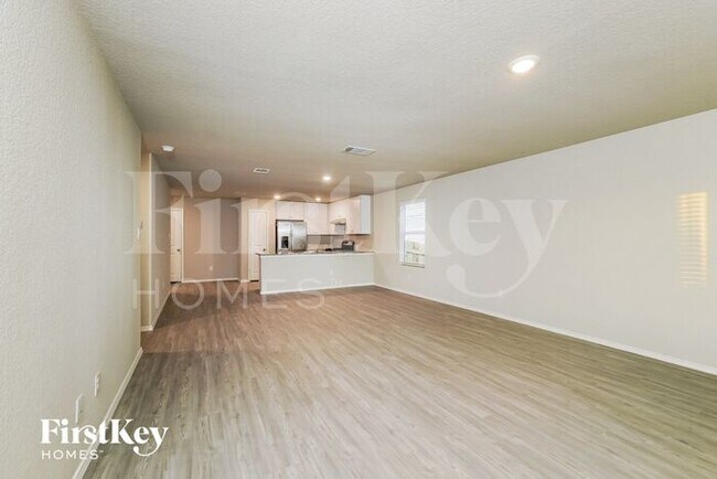 Foto del edificio - 5312 Fair Moon Dr