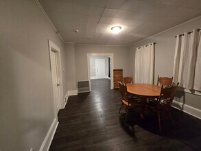 Building Photo - 3150 W 40th St