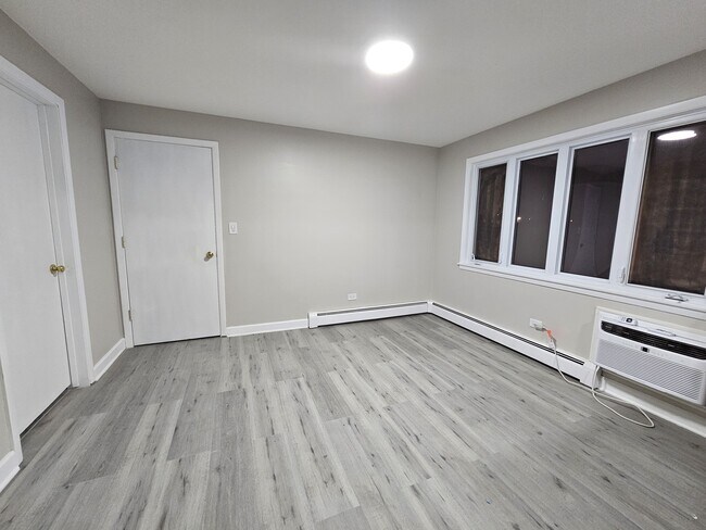 Building Photo - 8668 W Carmen Ave