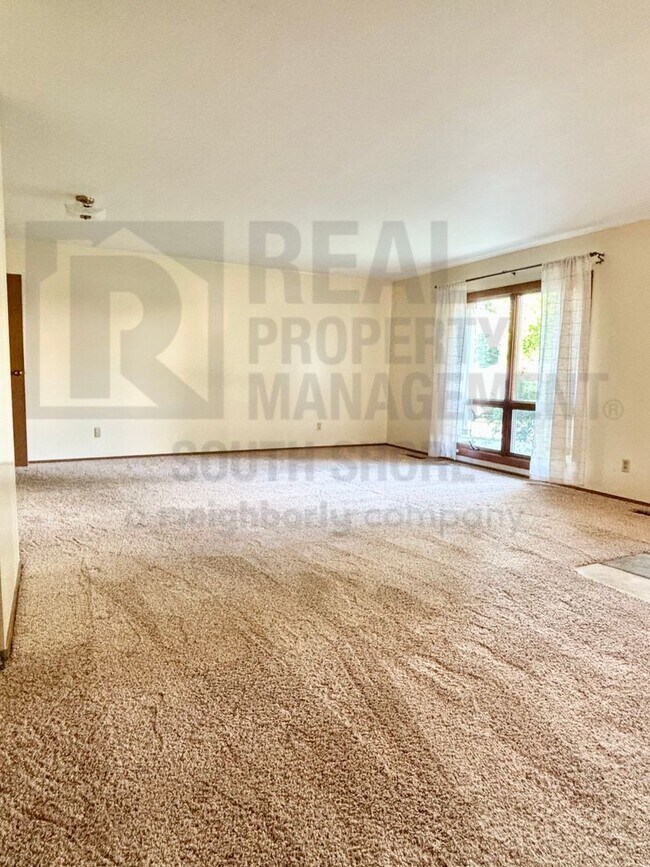 Foto del edificio - 555 Meadow Ln