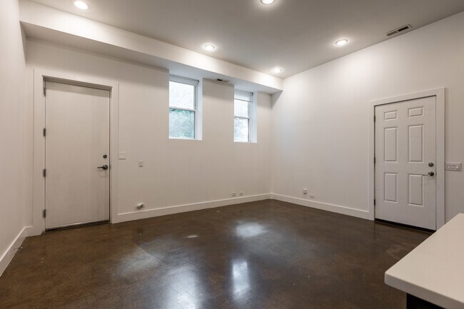 Building Photo - 3545 W Palmer St