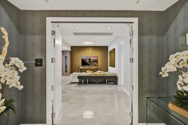 Building Photo - 18501 Collins Ave