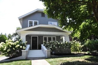 Building Photo - 445 Oakland Park Ave