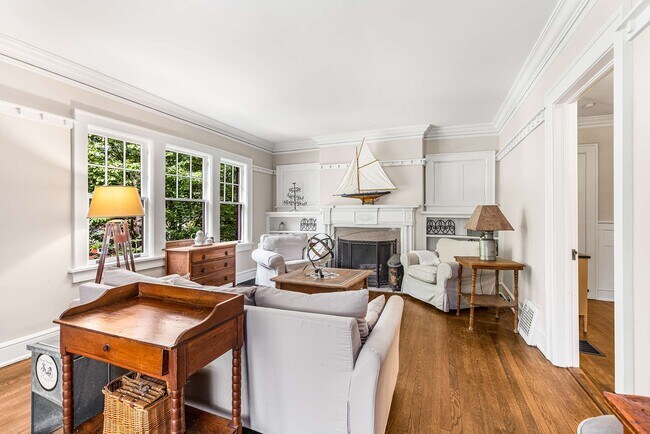 Foto del edificio - 2417 Glenwood Dr NE