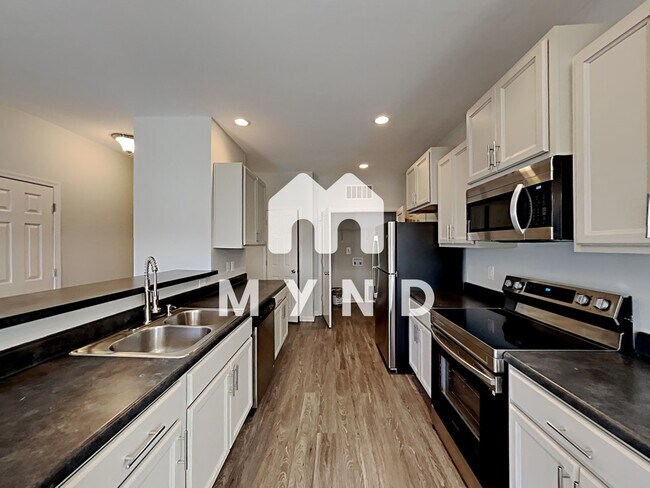 Building Photo - 511 Bingham St
