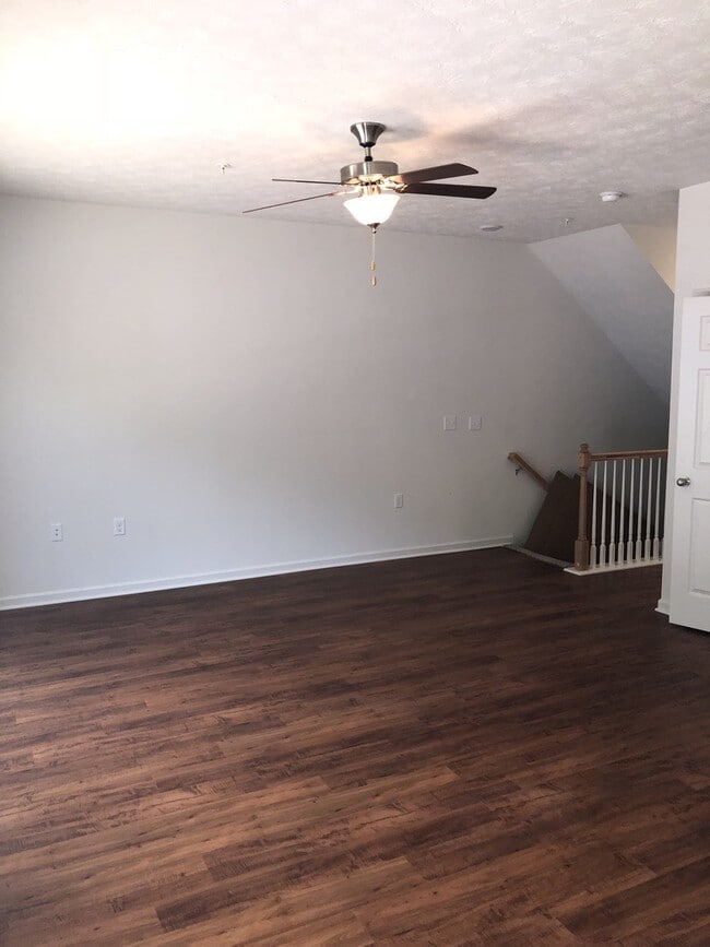 Building Photo - Two Master Suite Apartment Townhoue