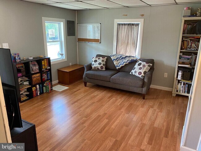 Foto del edificio - 359 W Main St