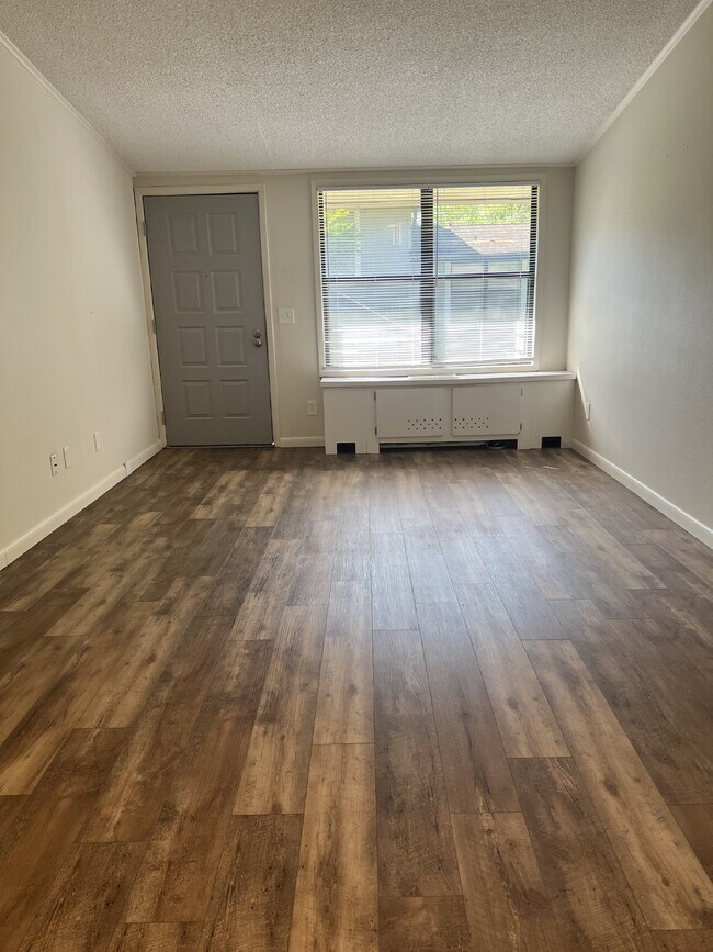 Foto del edificio - 1 bedroom/ 1 bath on Highway 58!