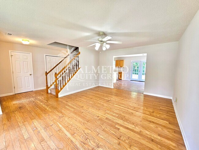 Foto del edificio - 5715 River Glen Dr
