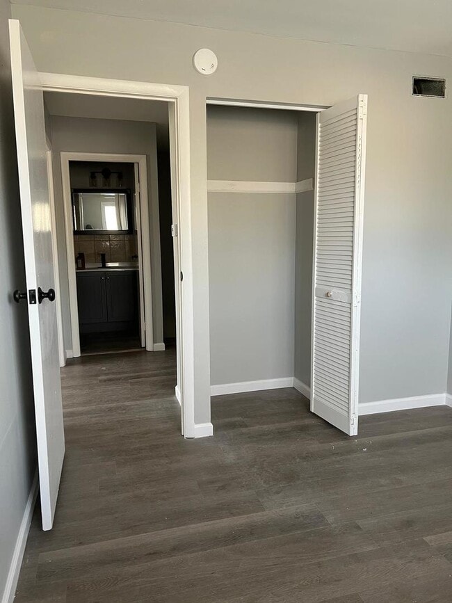 Building Photo - 5546 Carmel Dr