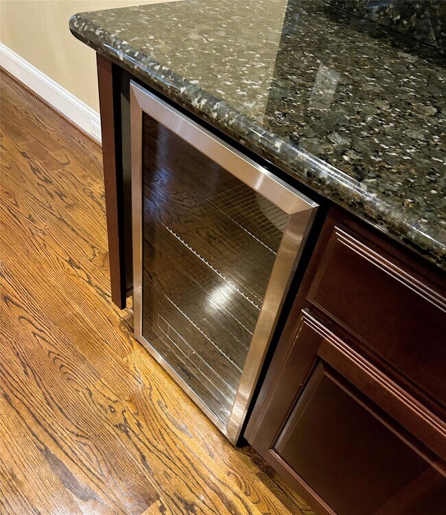 Foto del edificio - 6353 Richmond Ave.