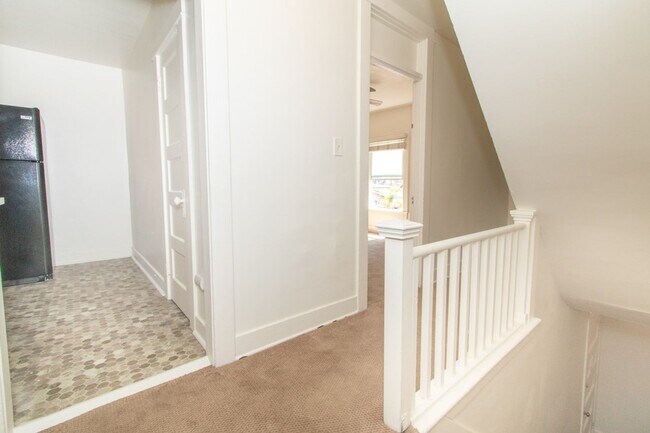 Foto del edificio - 2 Bedroom 1 Bath + Loft Apartment - One Bl...