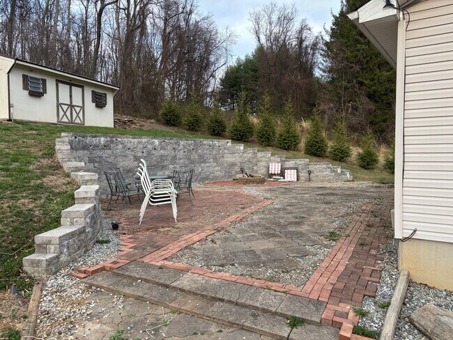 Foto del edificio - 2016 Harkins Rd