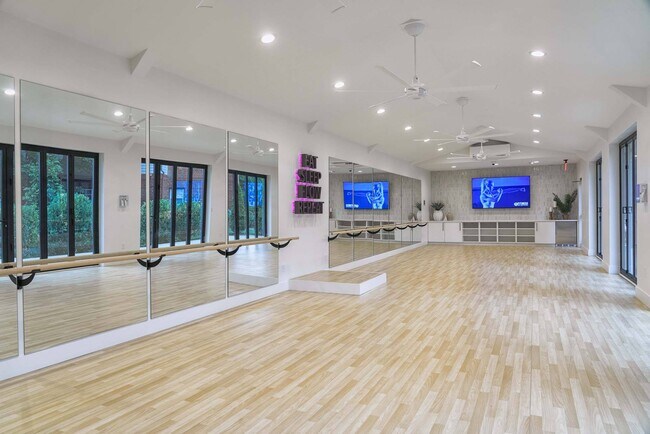 Estudio de yoga de última generación - The Grove