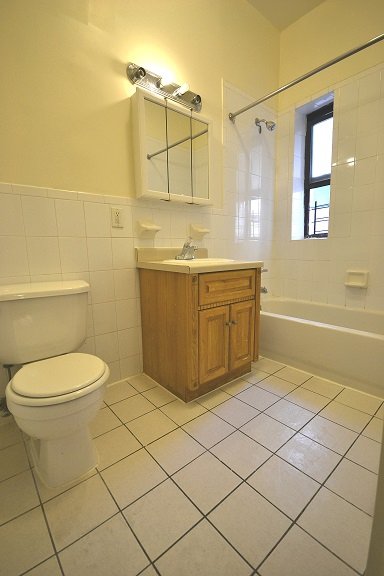 Foto del edificio - 350 W 110th St