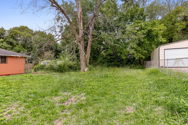 Building Photo - 5528 Madison Dr