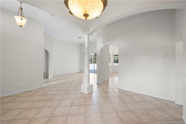 Building Photo - 2529 SW Park Meadows Trail