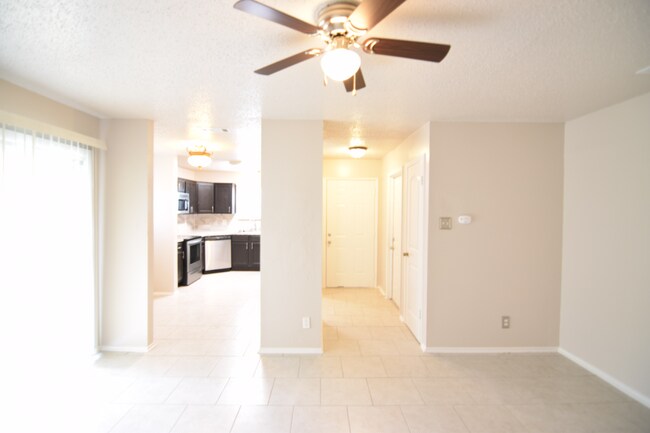 Foto del edificio - 2111 Coach Dr