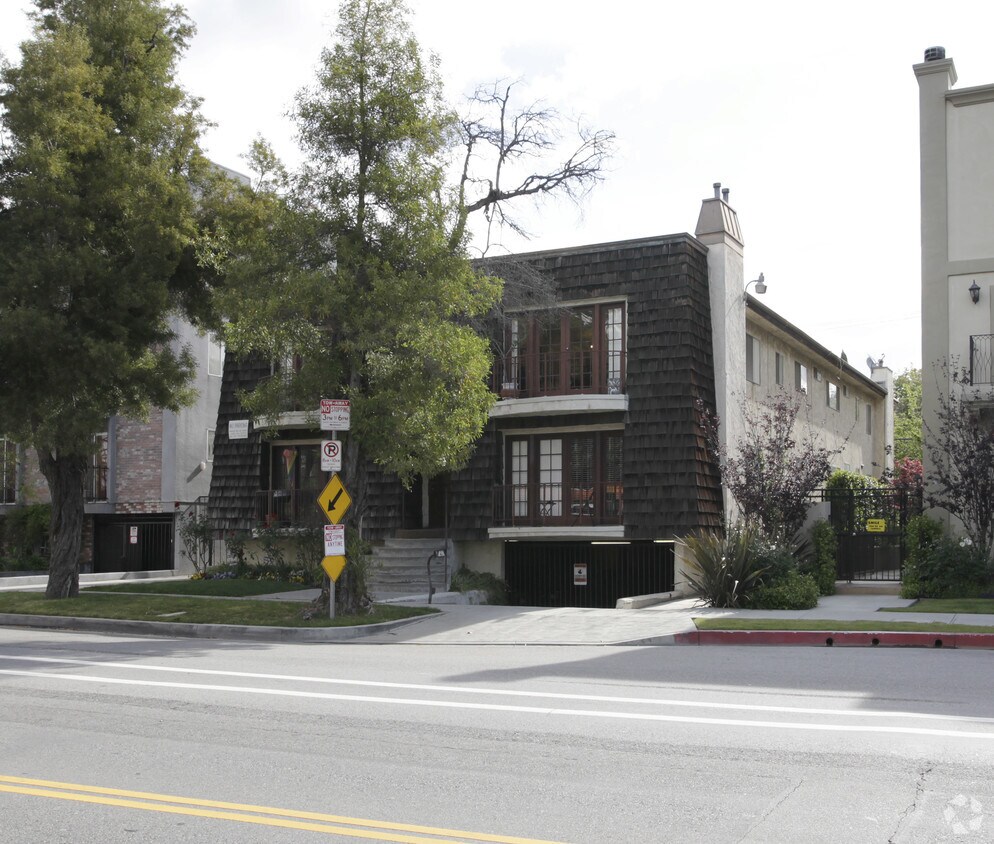 Primary Photo - 4336 Whitsett Ave