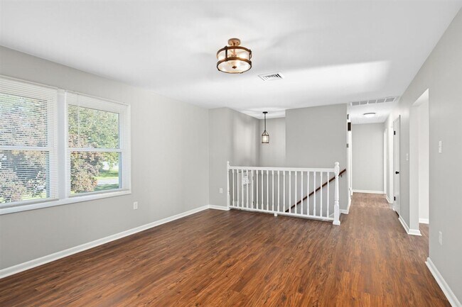 Building Photo - 4 bedroom, 2 bath Bi-Level for rent in Mil...