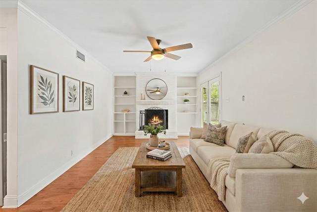 Building Photo - 10637 Lakemere Dr