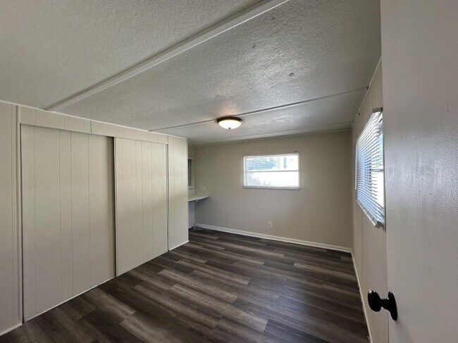 Foto del edificio - 5844 Sunshine Park Dr
