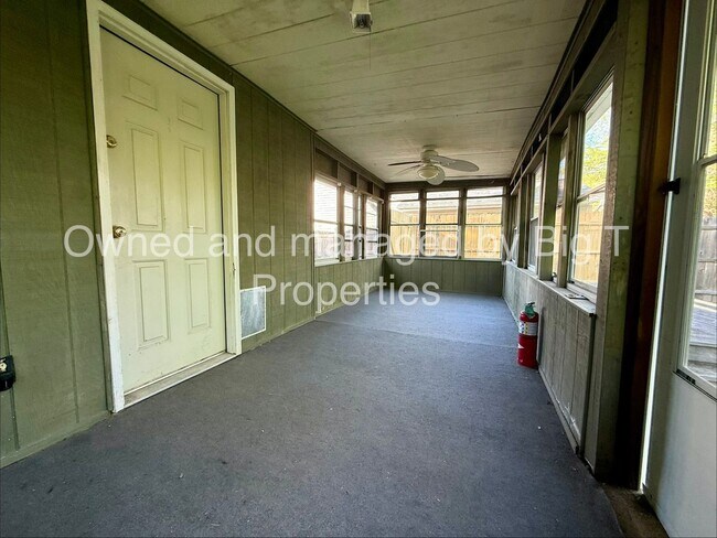 Building Photo - Beautiful 4 bedroom 2 bathroom home