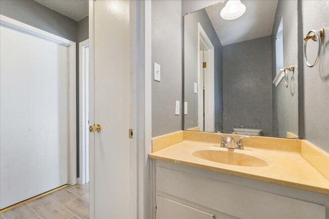 Building Photo - 7221 Scenic Brook Dr