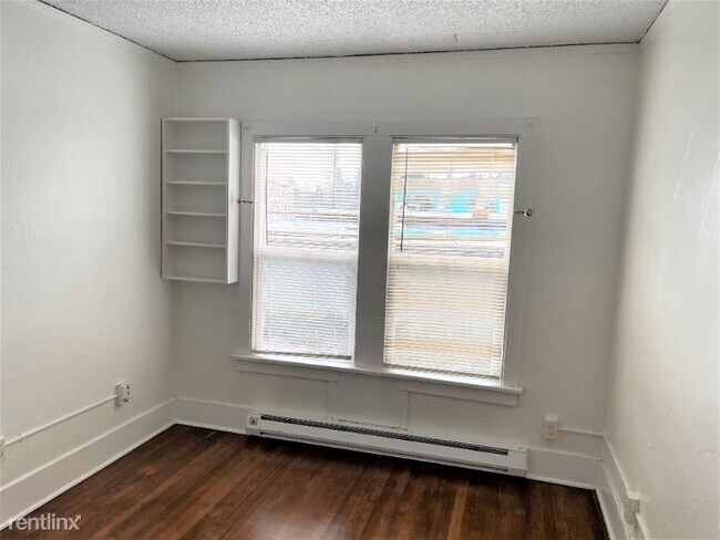 Building Photo - 1 br, 1 bath Condo - 2313 24th Ave E B Unit B