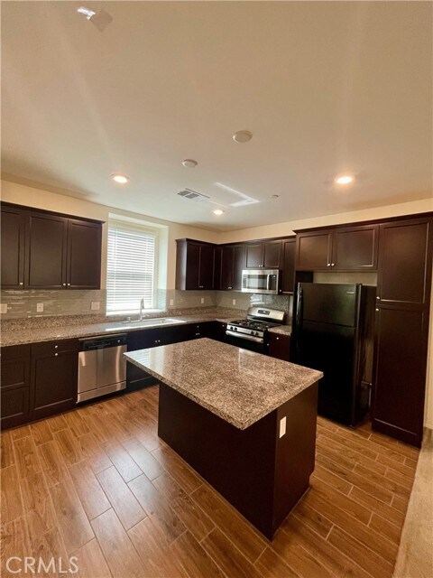 Building Photo - 5946 Sendero Ave