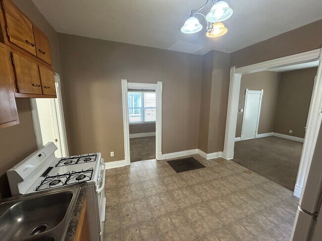 Foto del edificio - 2 Bedroom 1 bath duplex