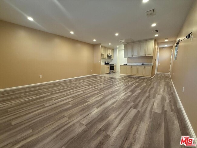 Building Photo - 9012 Eames Ave