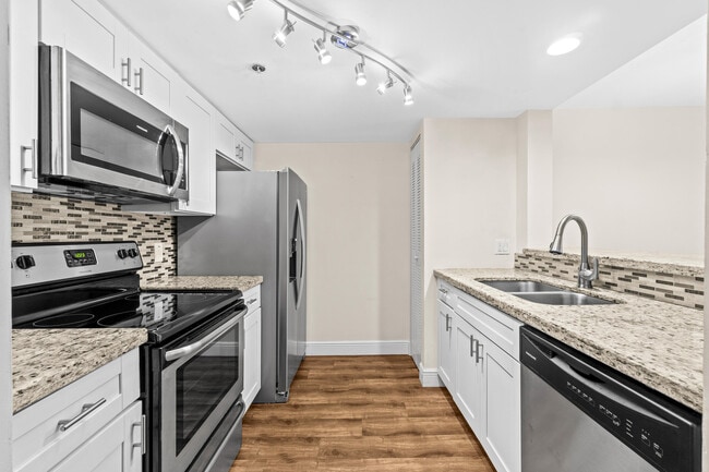 Building Photo - 600 Scotia Dr