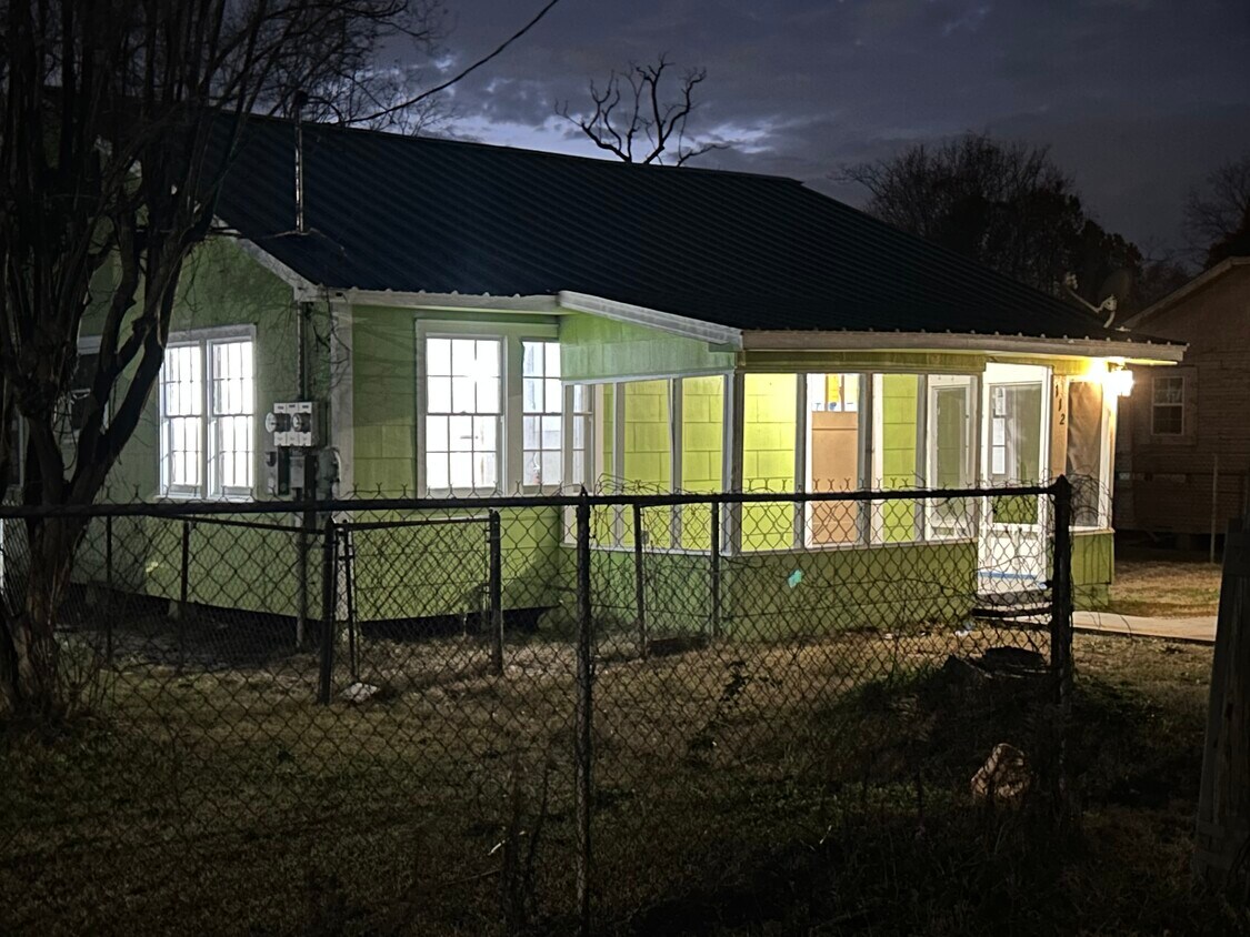 2/1/1 Fully Remodeled - 112 Alabama St