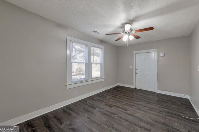Building Photo - 1333 Womack Ave
