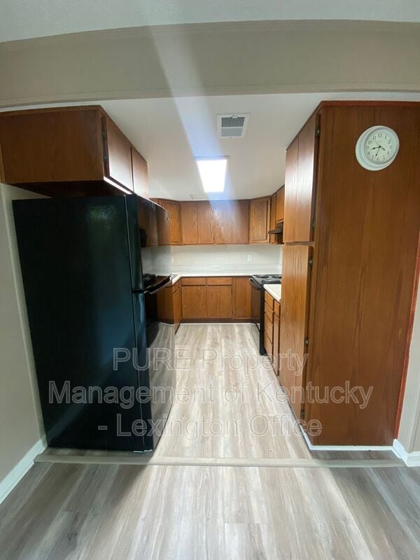 Foto del edificio - 3493 Sutherland Dr