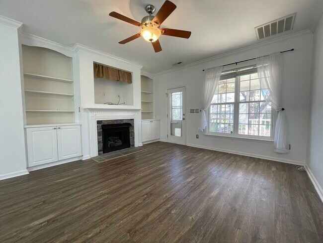 Building Photo - 149 Hutson Ln